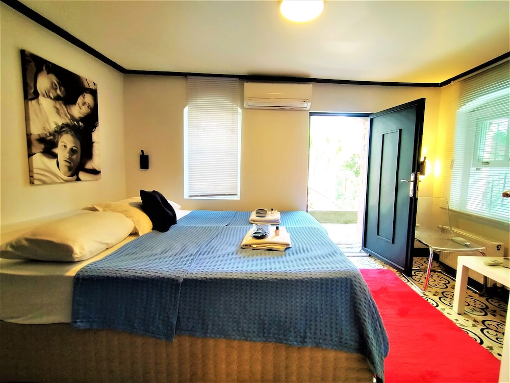 Dreamers B&B 27/50