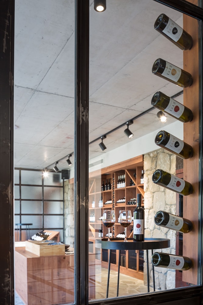 Gillham Vineyard Hotel 3/50