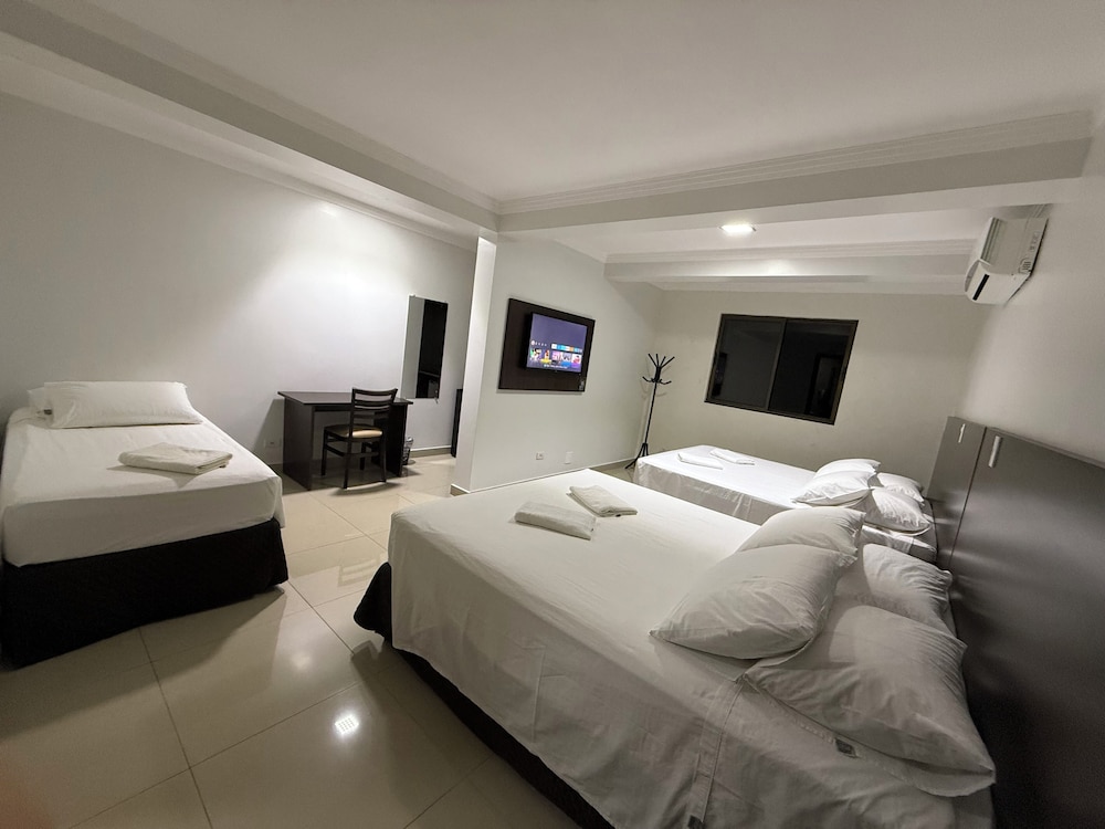 Executive, 1 Single and 2 Queen Beds