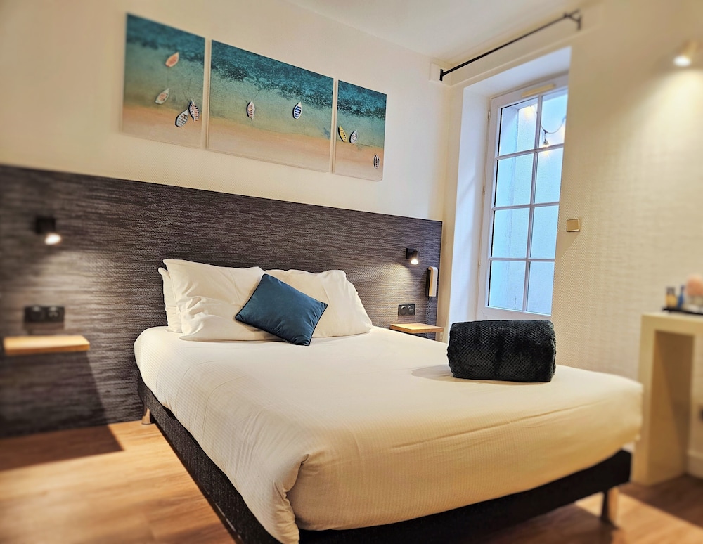Hotel Du Port 10/50
