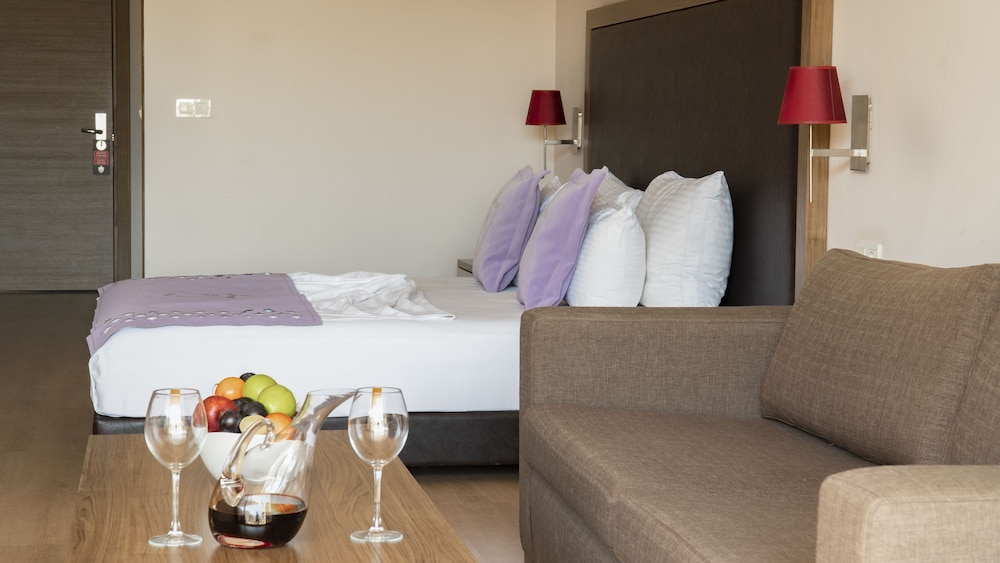Ladies Beach Residence Hotel 38/68