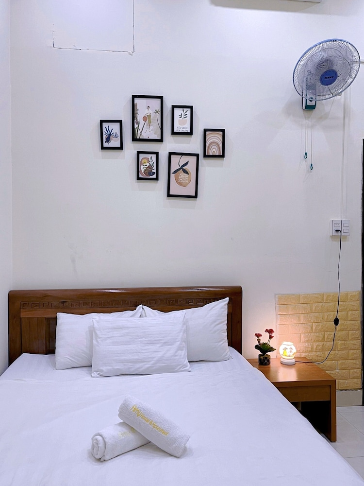 Amy 2 Hostel 8/29