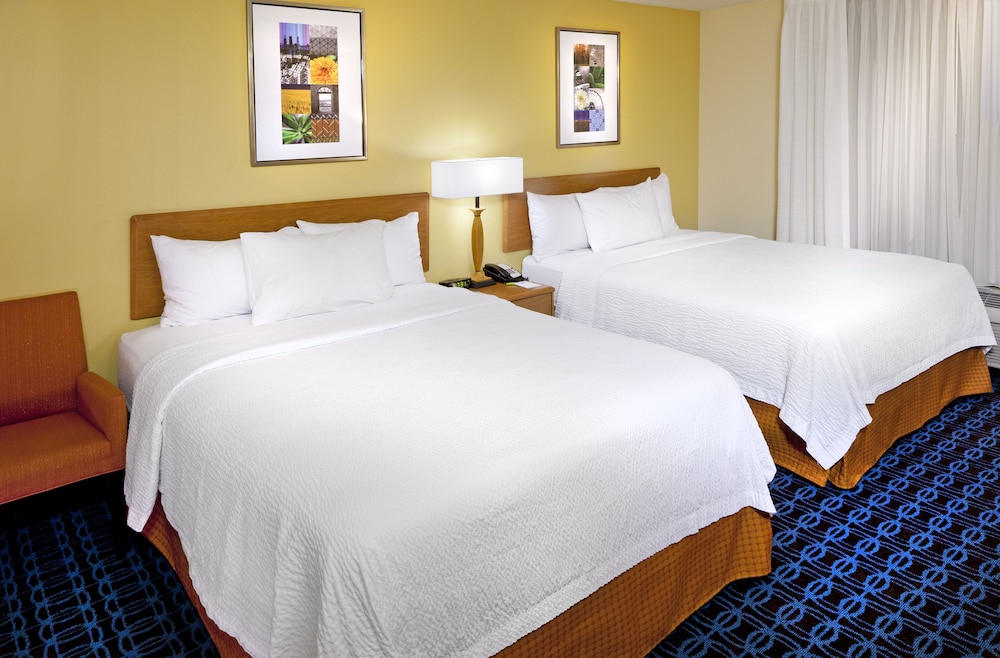 Fairfield Inn Suites By Marriott Cincinnati Eastgate 2/18