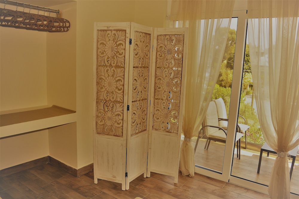 Anelia Boutique Studios And Apartments 31/50