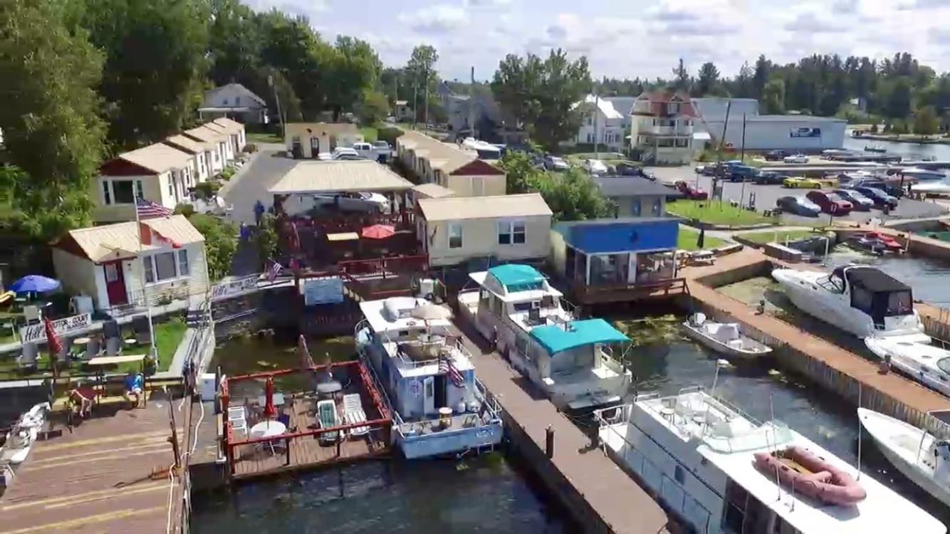 Hills Motel & Marina 46/50