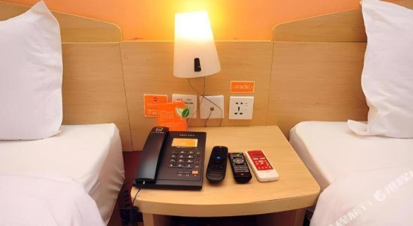 7 Days Inn Kunming Railway Station Civil Aviation Airport Bus Station 28/48