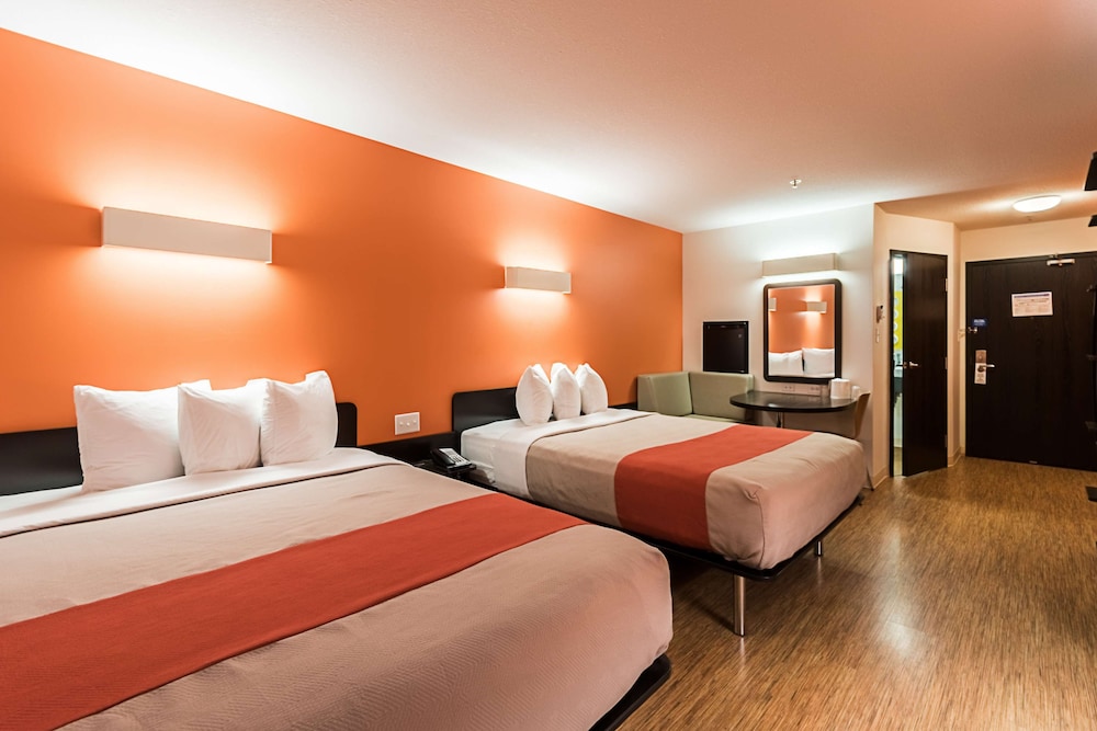 Motel6 Moosomin, SK 12/37