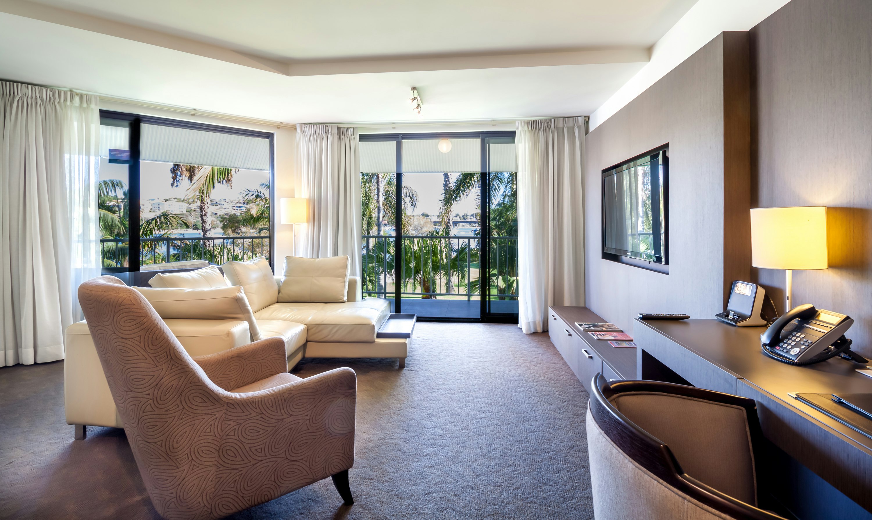 Pier 21 Apartment Hotel 44/60