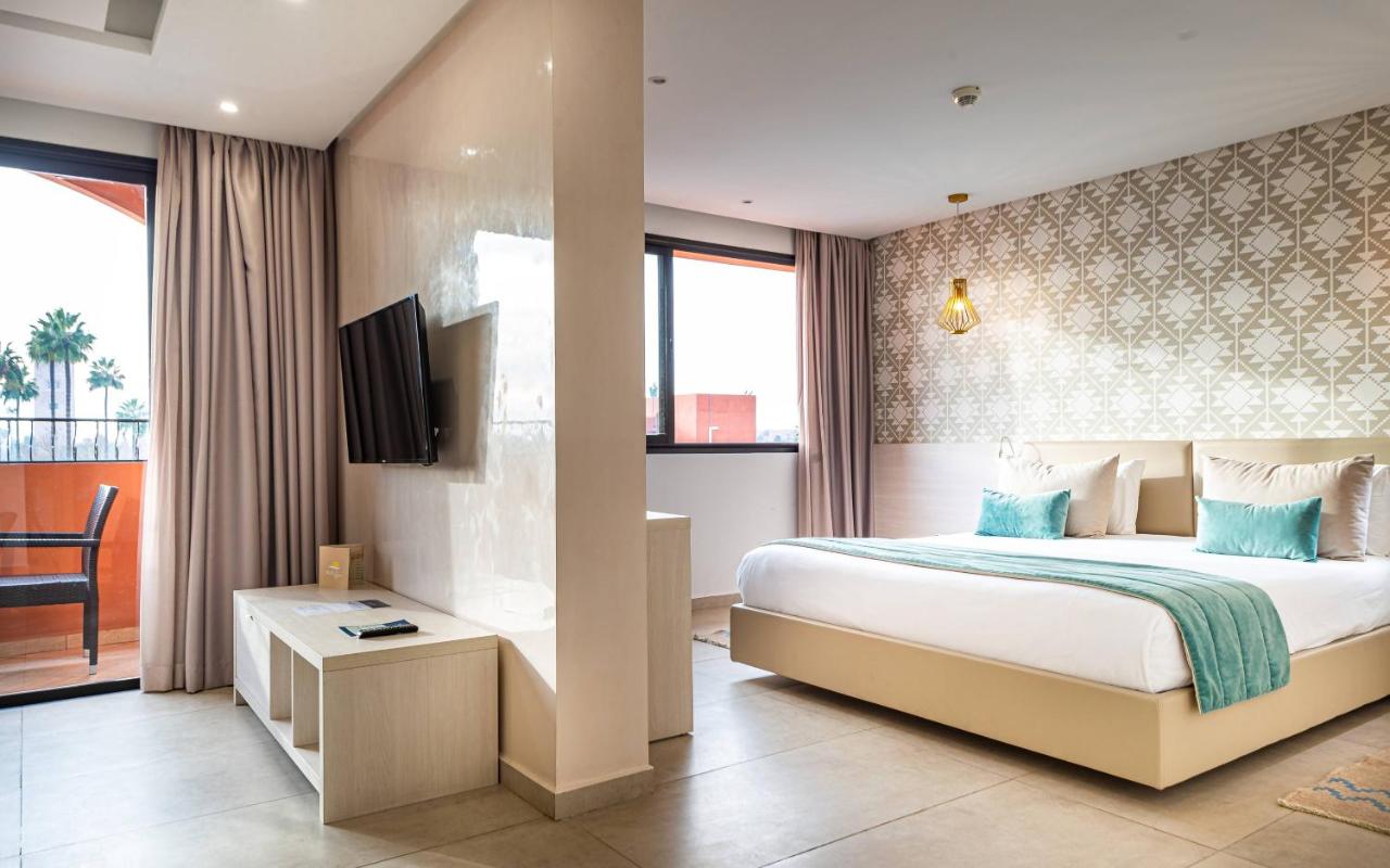 Junior Suite Jacuzzi Pool View