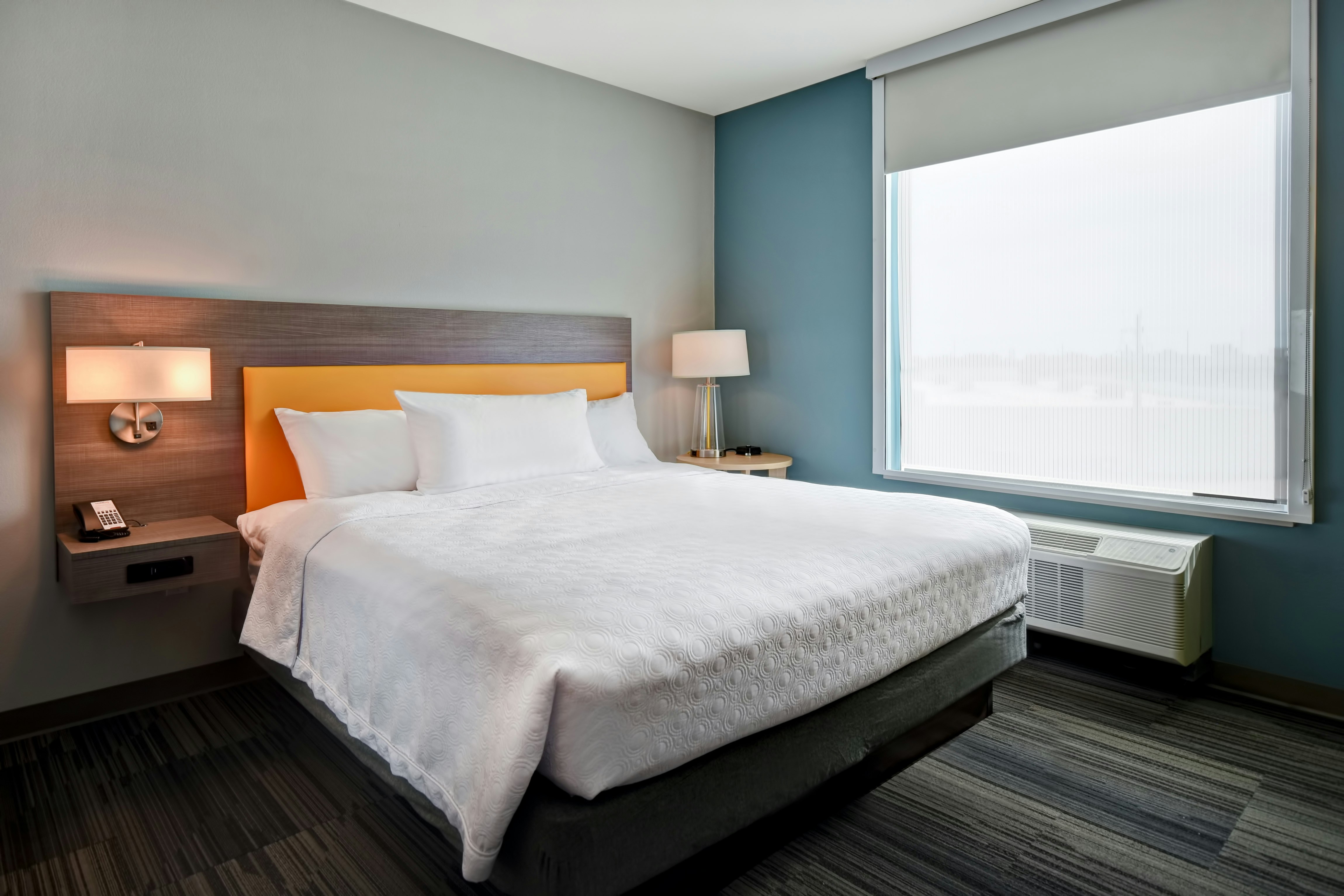 SUITE, KING BED, ACCESSIBLE