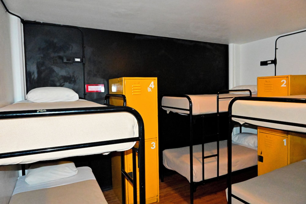 Hostel Mundo Joven Catedral 43/50