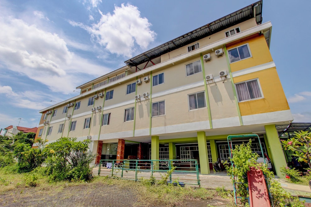 Collection O near Stadion Manahan formerly Graha Laweyan Solo 7/44