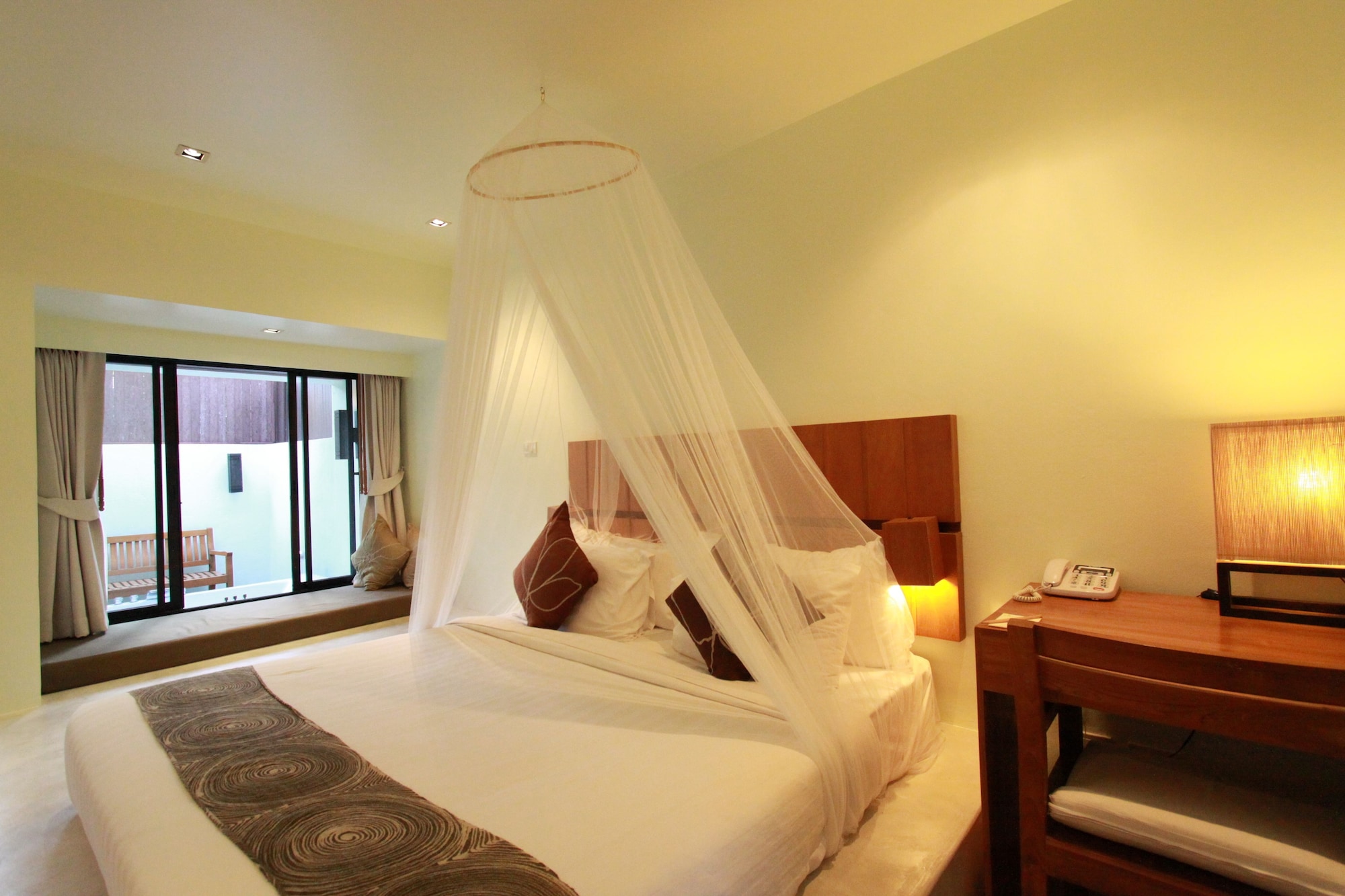 VILLA, JETTED POOL