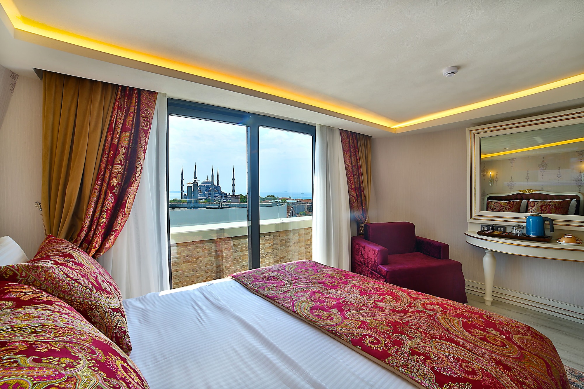 SUPERIOR, SEA VIEW