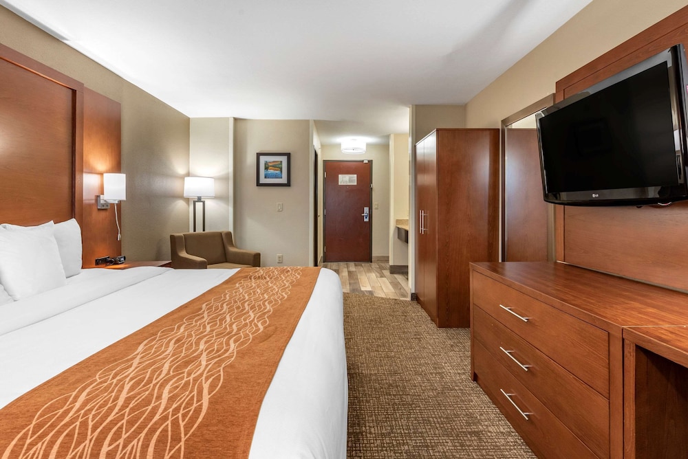 Comfort Inn Portland near I-84 and I-205 4/28