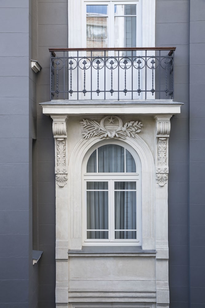 Corinne Hotel 6/50