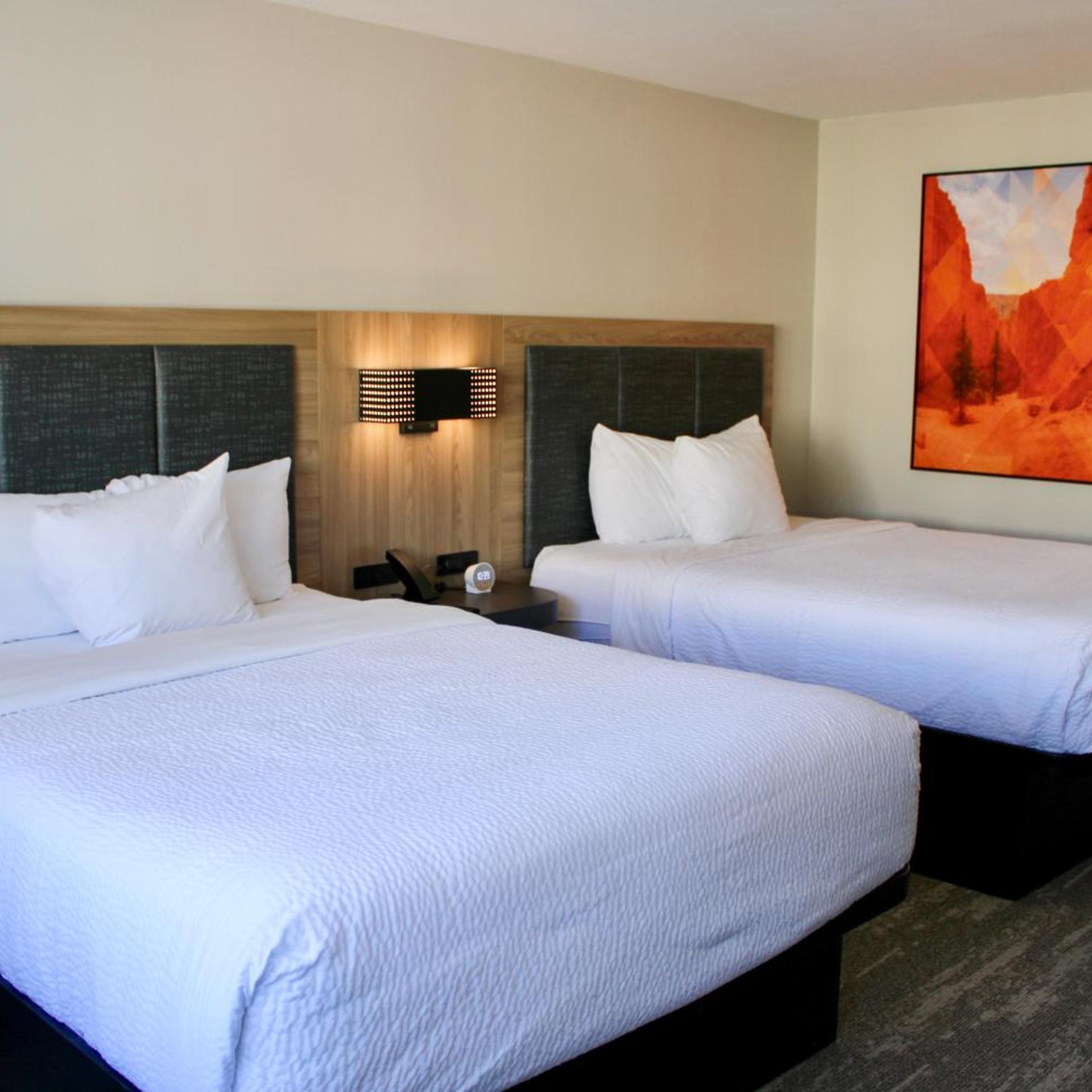 غرفة رباعية بسريرين كوين يُسمح فيها بالحيوانات الأليفة، The Cairn Hotel 2/5
