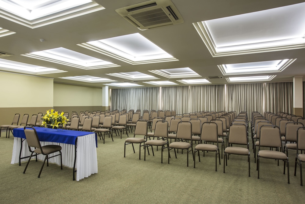 Astron Suites Sao Jose dos Pinhais 40/54