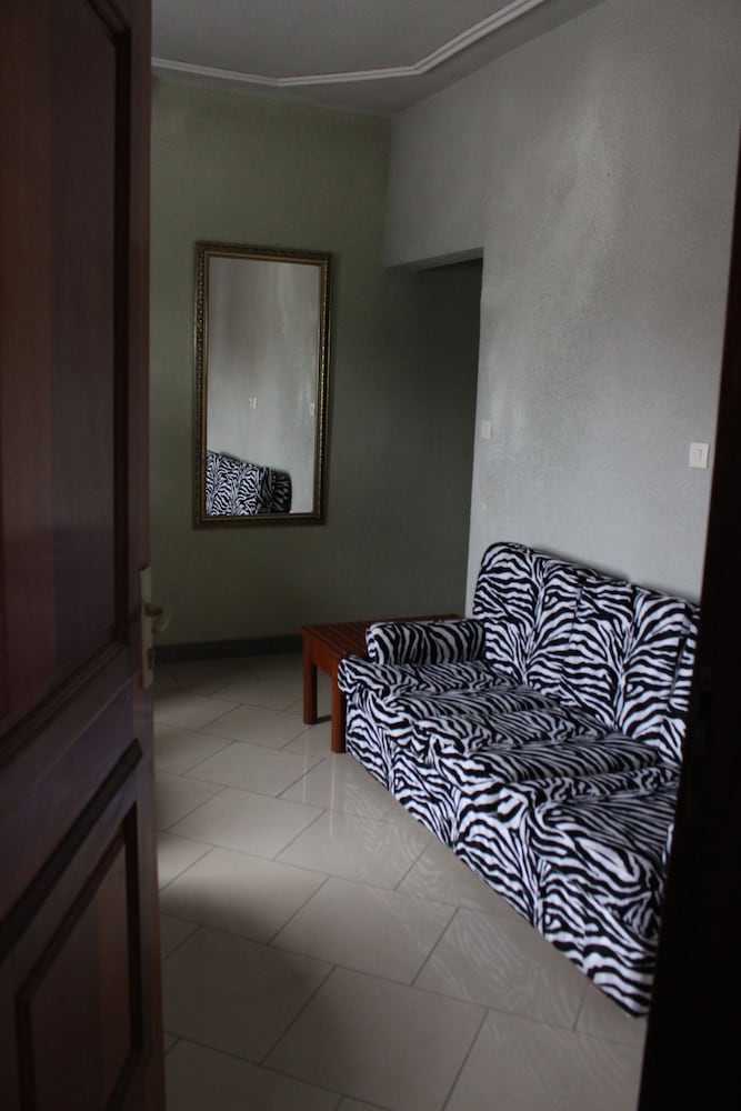 Jet Hotel 5/46