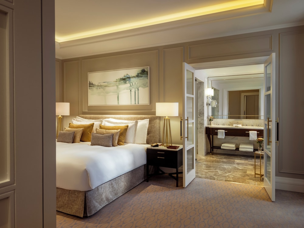 Grand, Deluxe, Suite, King Bed