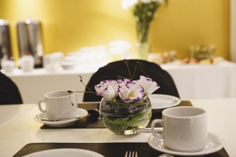 KER URQUIZA HOTEL AND SUITES 32/57
