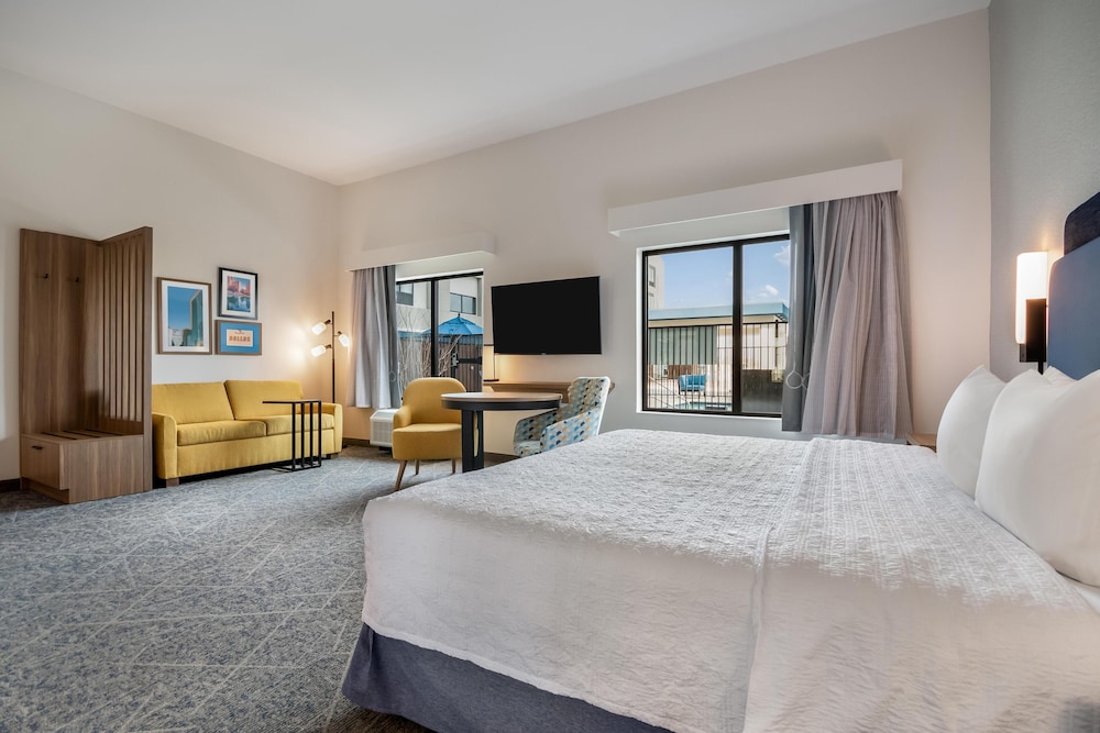Hampton Inn & Suites by Hilton Irving DFW Airport North 12/56
