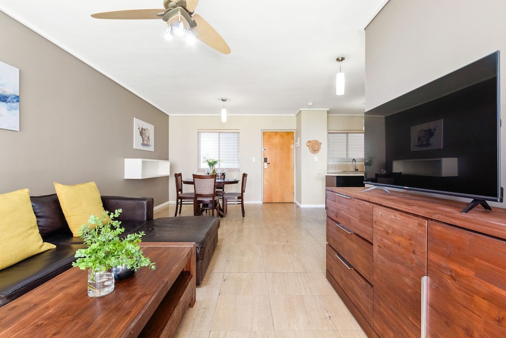 Luxury On The Beach Lagoon Beach 46/55