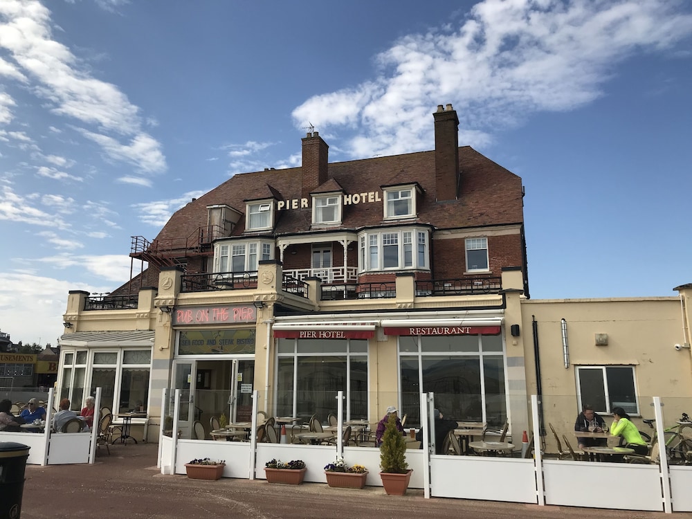 Pier Hotel 1/50