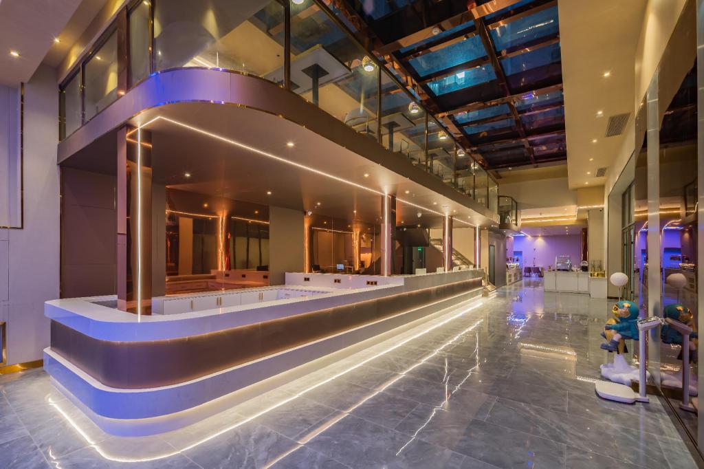 Dequan Luxury Hotel (Chaoyang High speed Railway Station Shilibao Subway Station Branch) 6/50