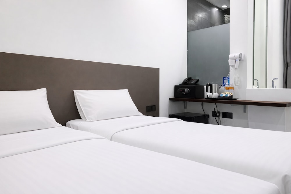Superior, Twin Beds, No Window