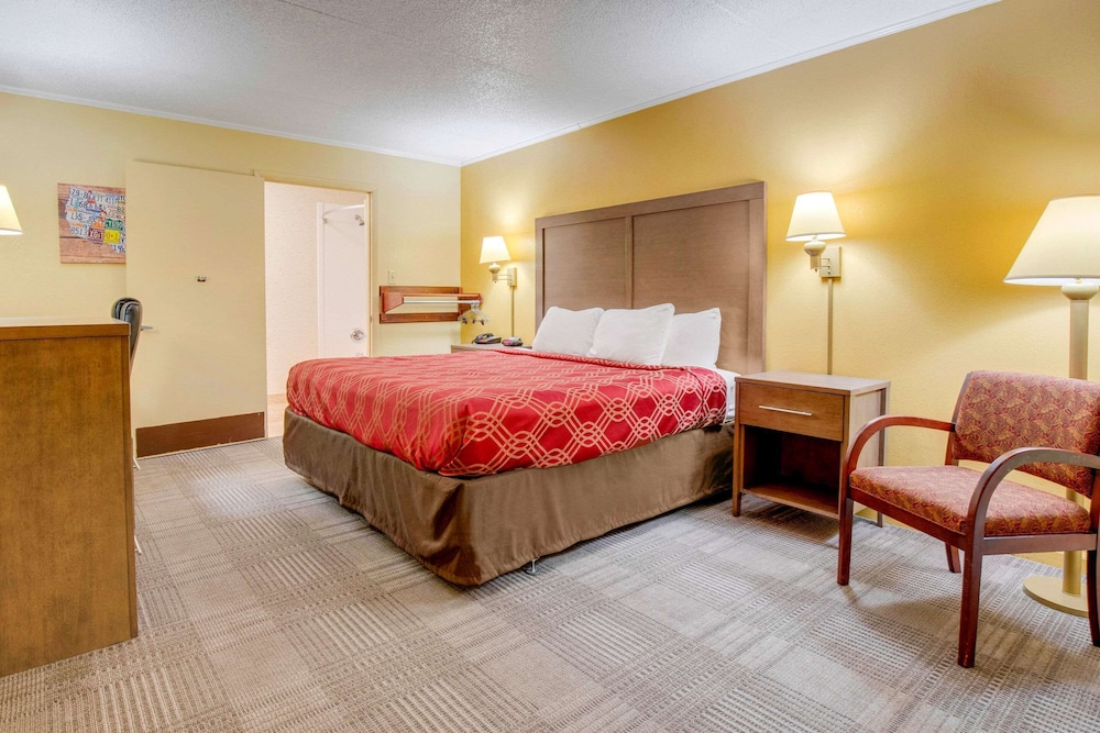 Econo Lodge Lenoir City 18/33
