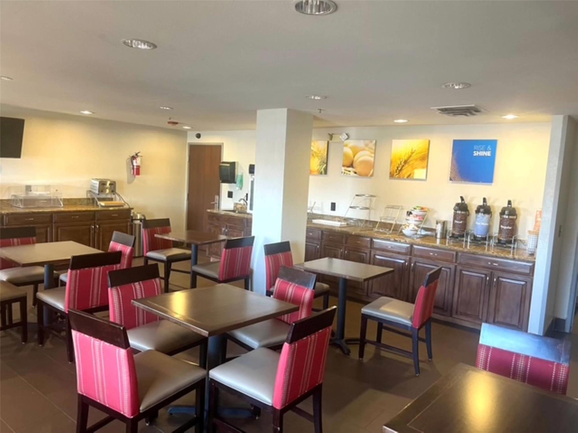 Comfort Inn & Suites Phoenix North / Deer Valley 25/31
