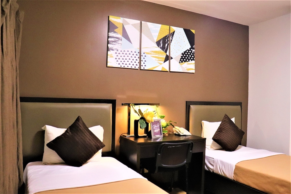 DELUXE, TWIN BEDS