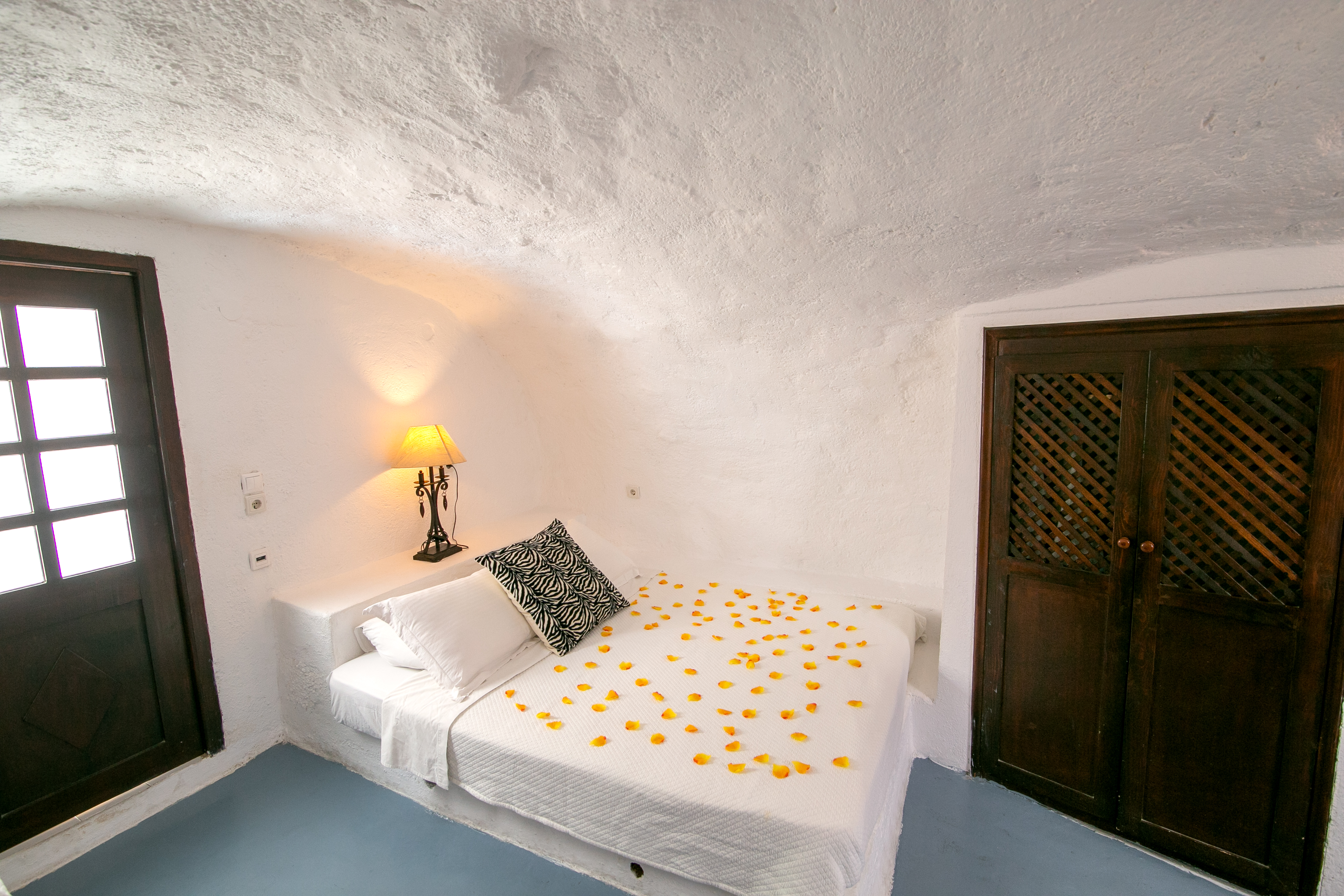 Cave, Suite, Caldera View