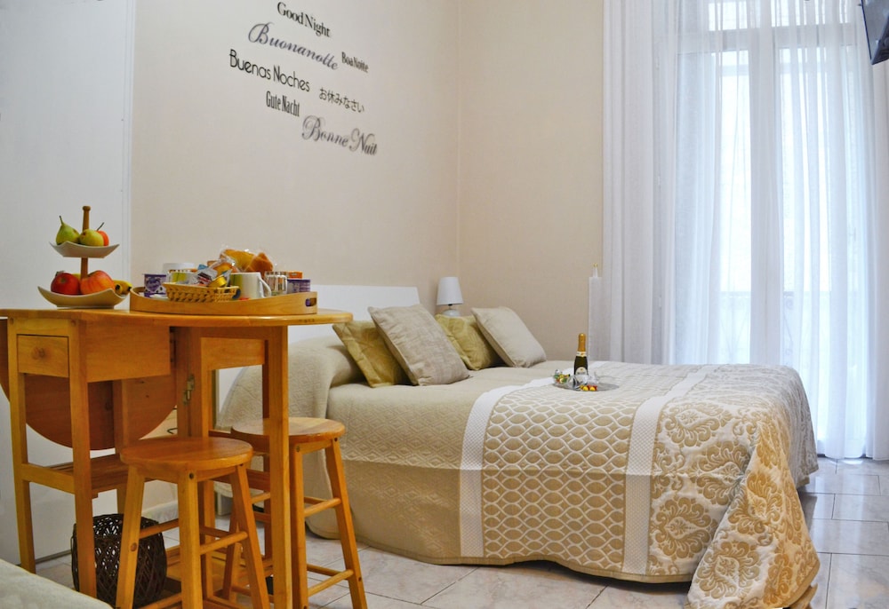 Astra Bed and Breakfast 31/50