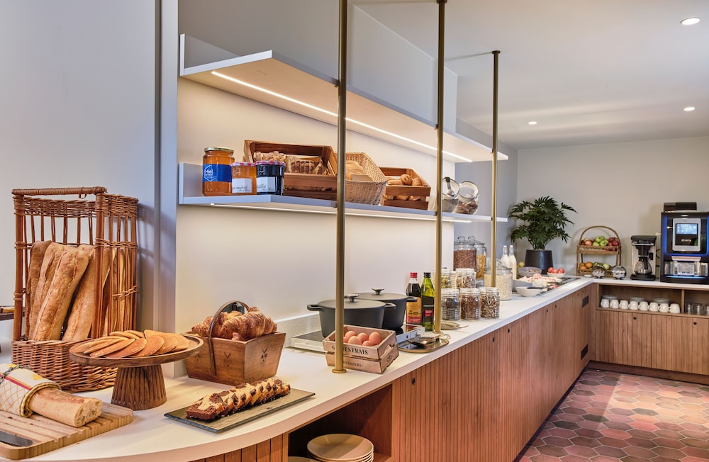 Posy Hotel by HappyCulture 63/84