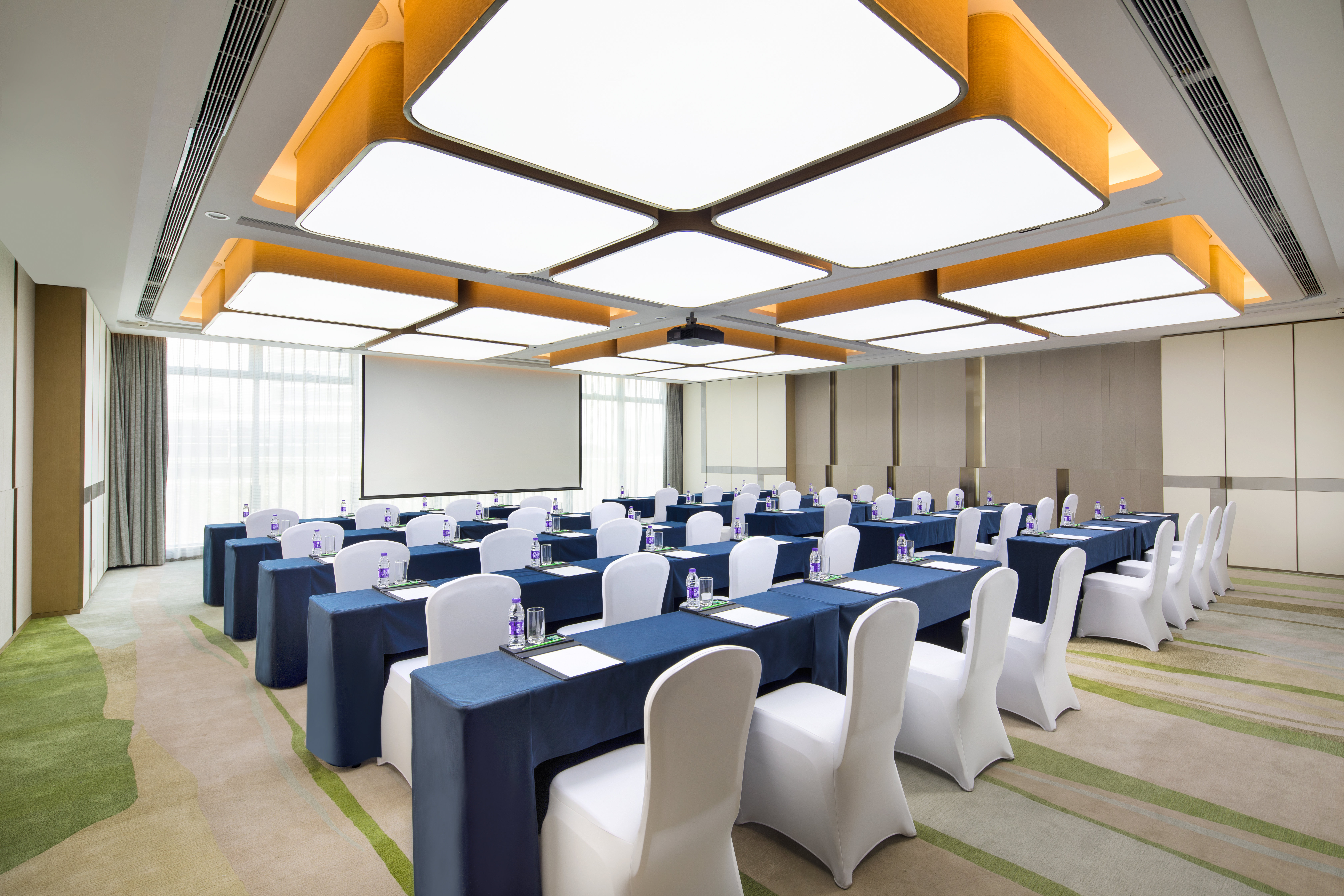 Holiday Inn Zhengzhou Riverside 11/16