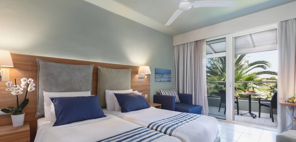 Acharavi Beach Hotel 35/84