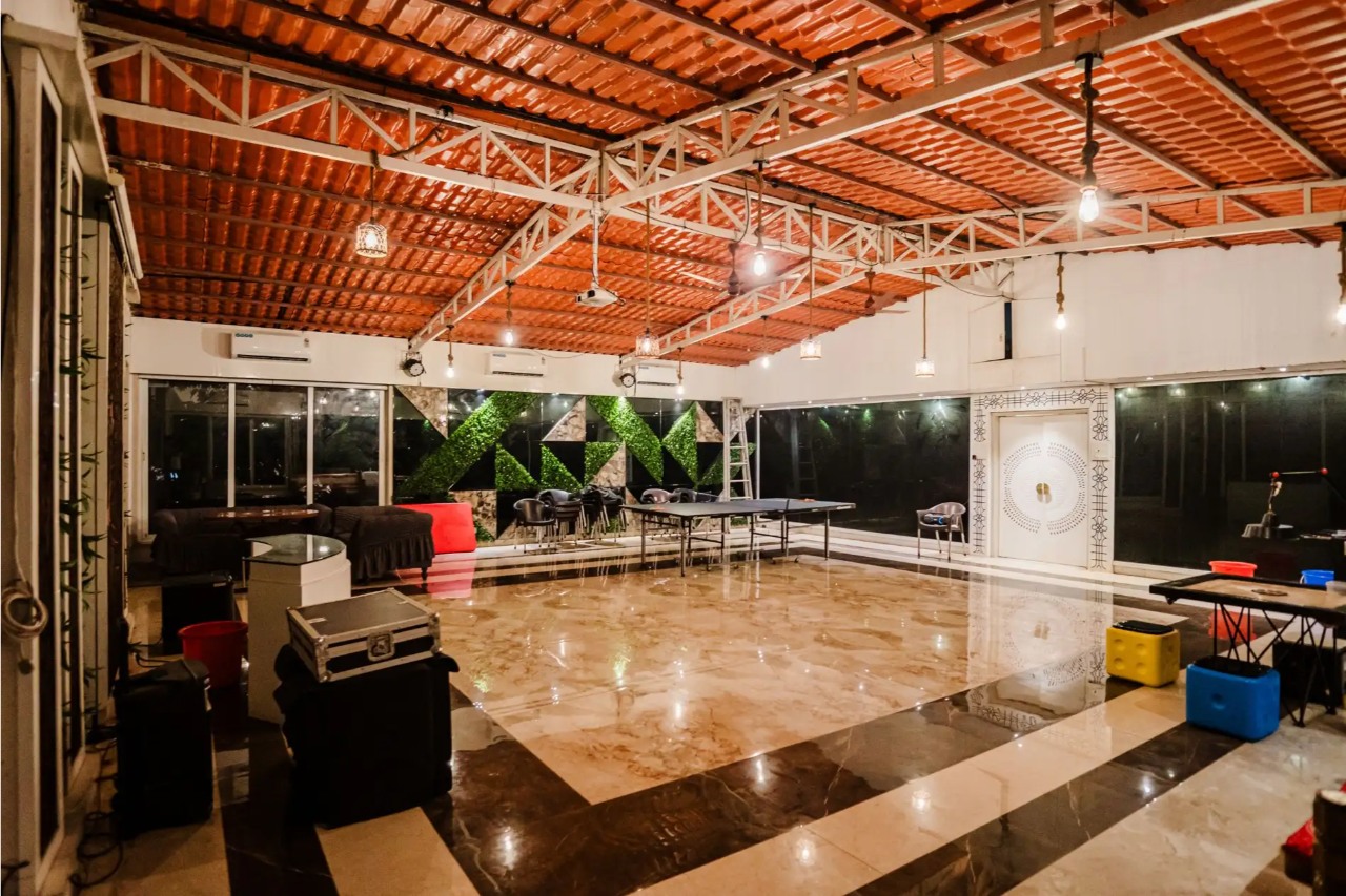 ELIVAAS Moonstone Meadows 9 BHK Retreat With Private Pool, Garden, Gazebo and Jacuzzi