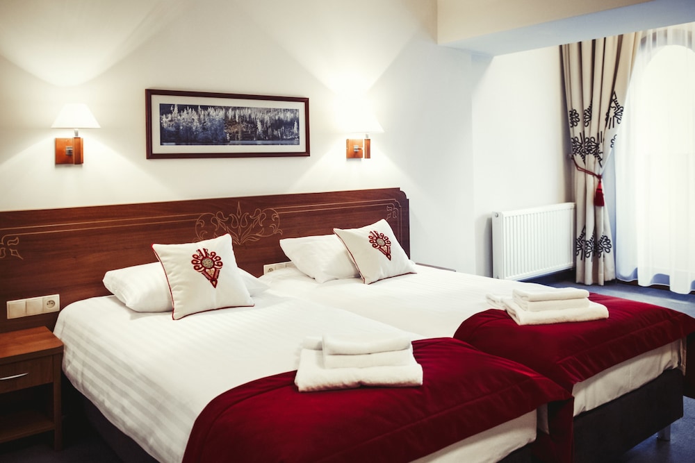 1 BEDROOM, STANDARD, TWIN BEDS
