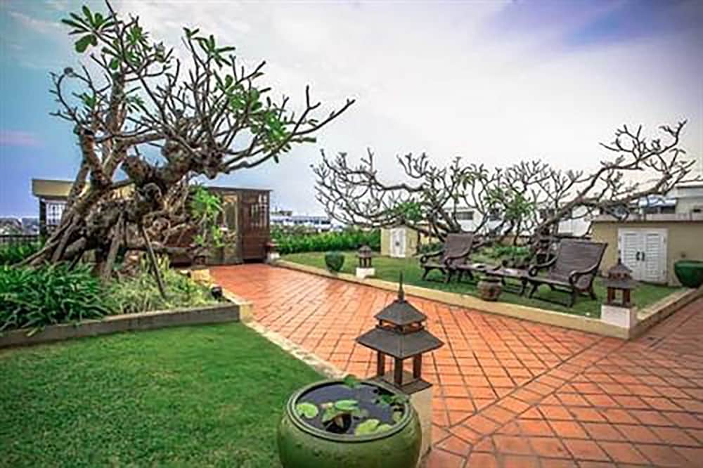 At Pingnakorn Nimman 66/75