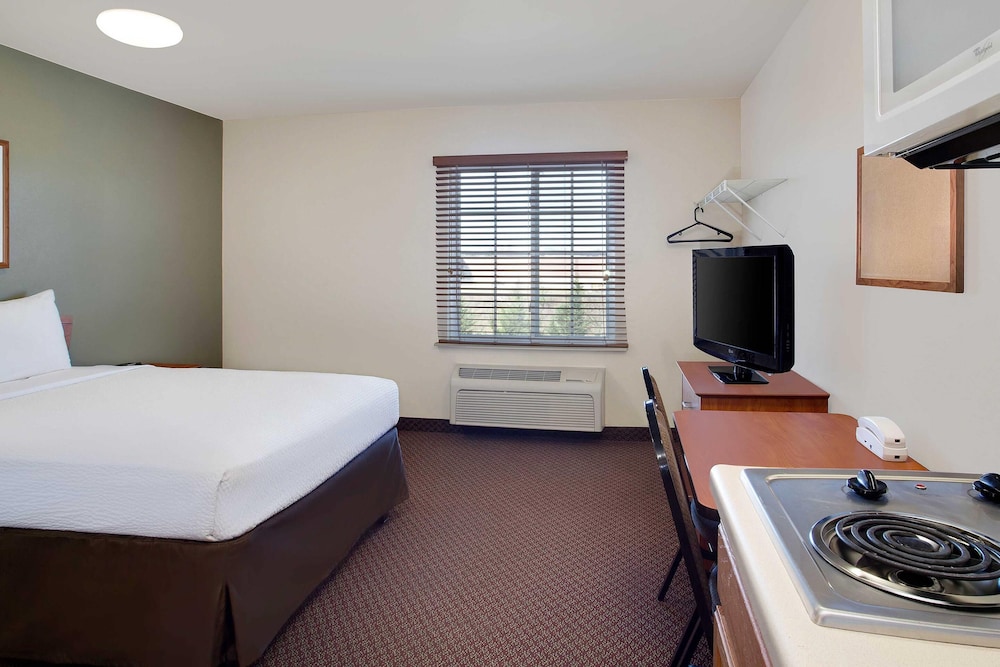 SUITE, QUEEN BED