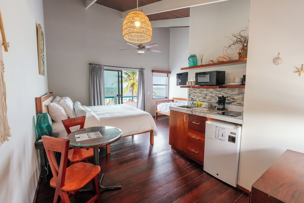 Mata Rock Resort 49/75