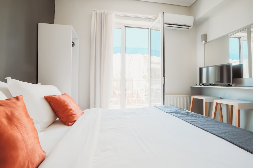 Urban, Studio, Queen Bed, Balcony, Top Floor