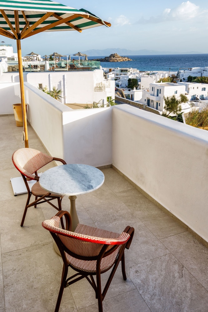 Pelican Bay Art Hotel 10/63