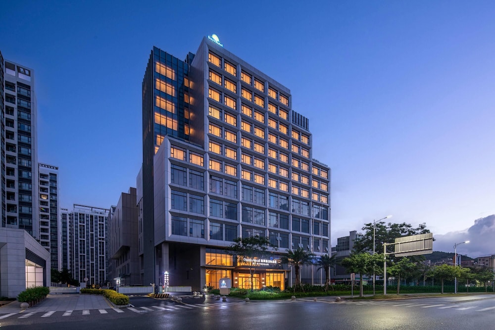 Days Hotel by Wyndham Zhuhai Jinwan 2/25