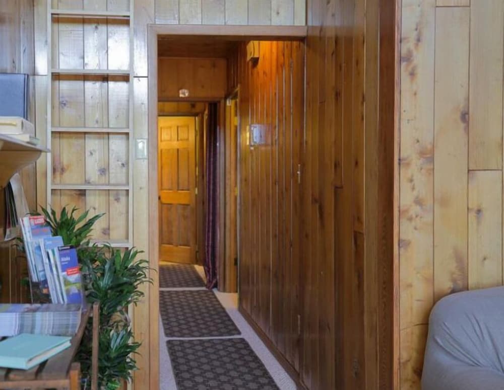 Jewel Lake Bed Breakfast 10/50