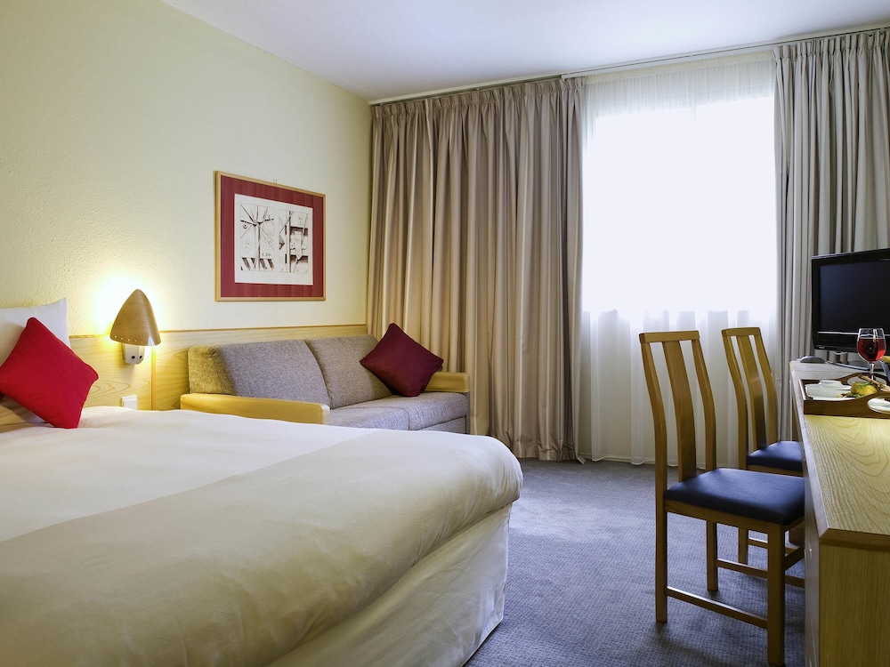 NOVOTEL MANCHESTER WEST 11/48