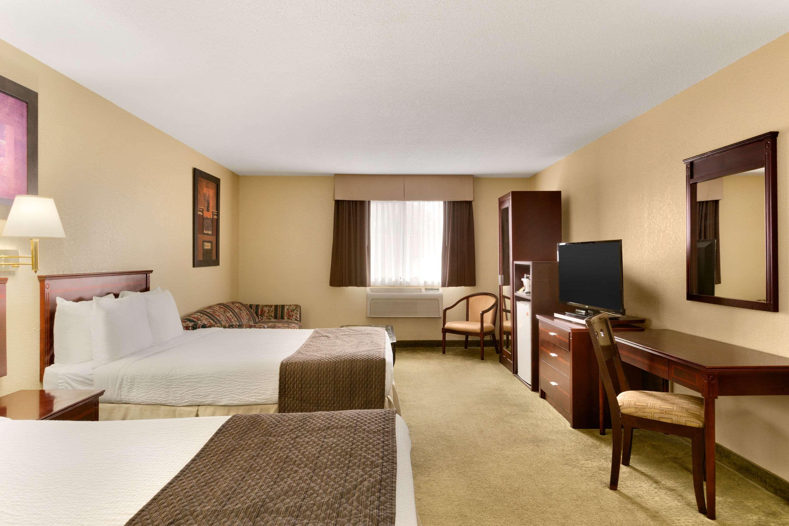 Wallaceburg Inn 8/18