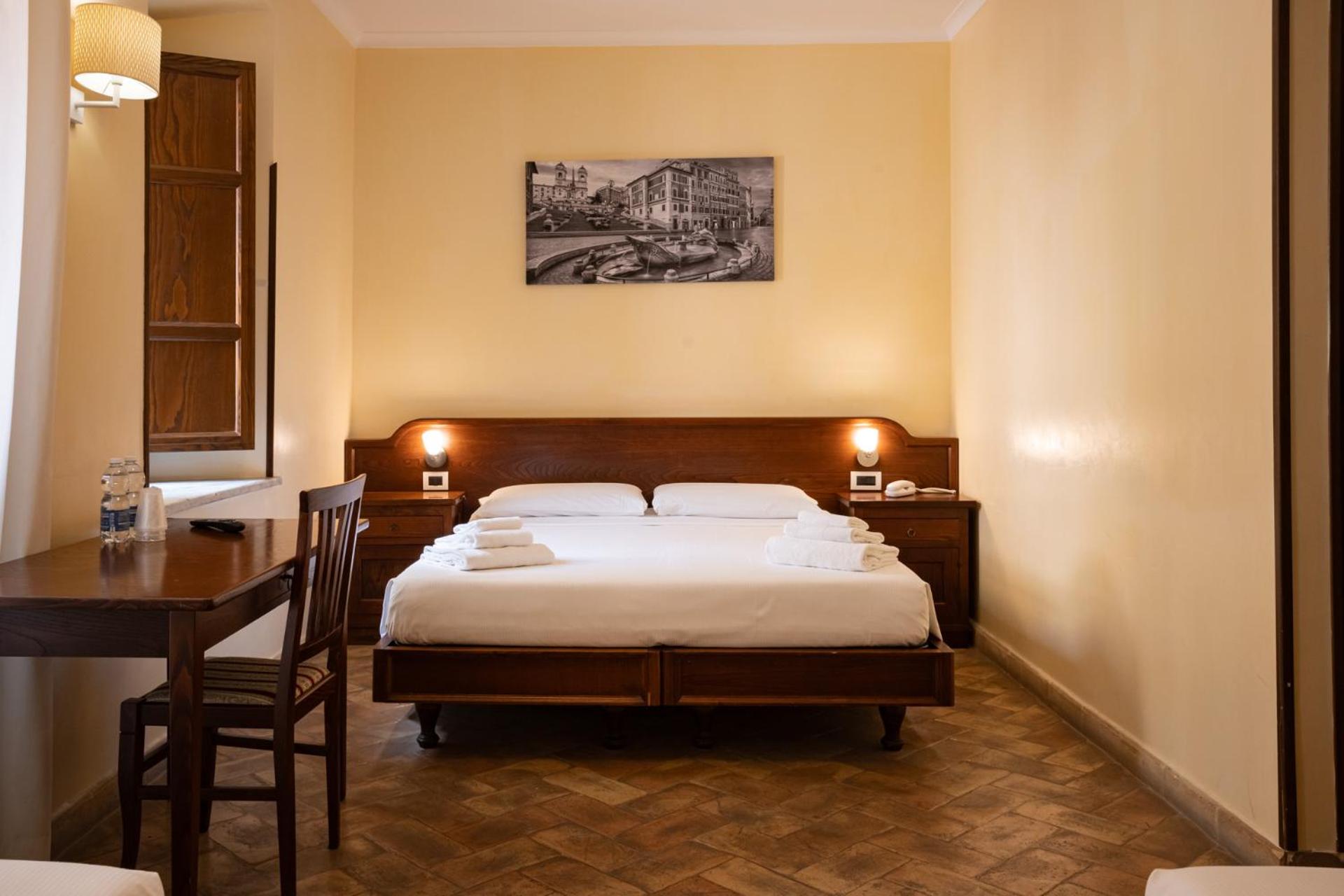 ROOM, QUADRUPLE